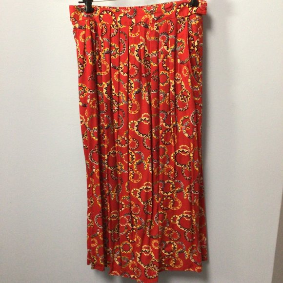 Petite Sophisticate - Red skirt with circles and triangles of yellow and black - Picture 3 of 10